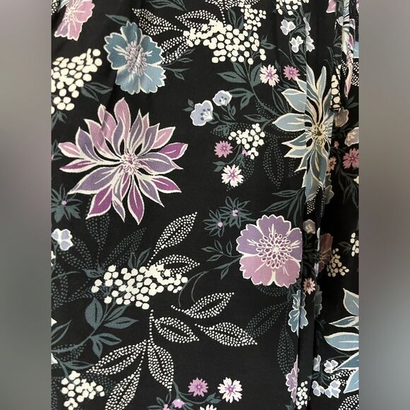 Loft Flower 3/4 Pants. Size Petite/Small. Adjustable Drawstring Waistband. - Picture 2 of 5